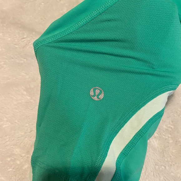 Lululemon Inspire Crop Size 8 - Picture 4 of 6